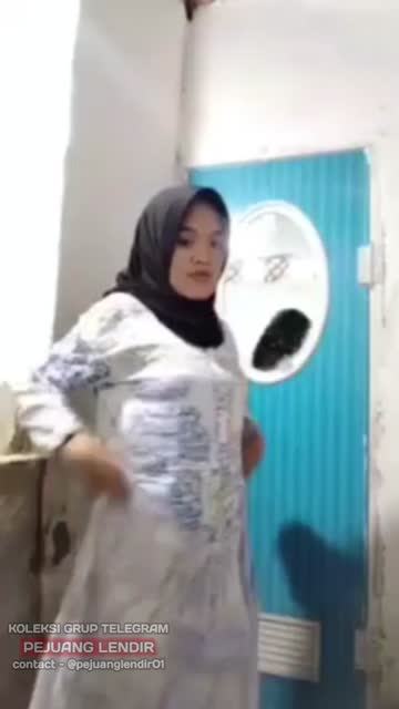 Ukhti tubuh mungil mantap juga goyangannya – Tele @PejuangLendir01.mp4