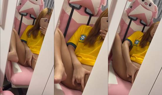 Bokep sangetube Dedek colmek depan kaca