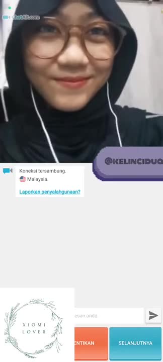 Ome TV – Cewek hijab kacamata